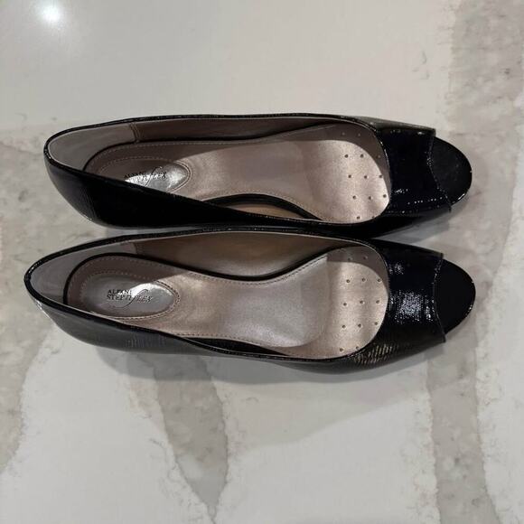 Alfani Step n Flex Peep Toe Patent Wedge Pump Heels Women's 11M Black/Gold Trim - Picture 6 of 9